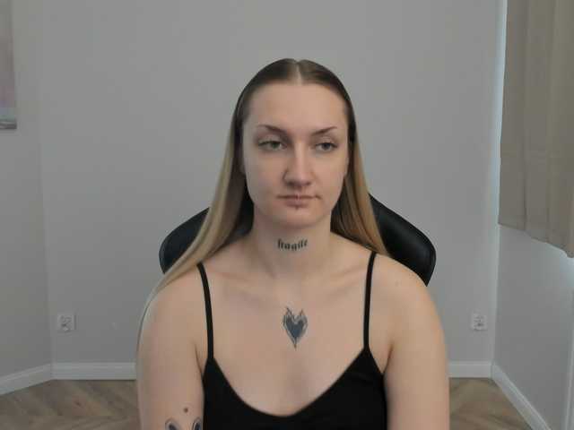 AlexaKisses live webcam show