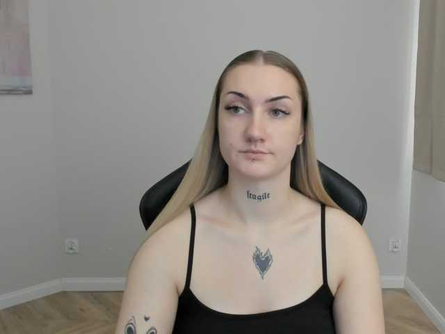 AlexaKisses live cam on BongaCams