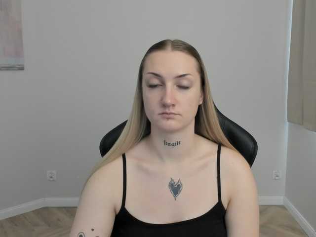 AlexaKisses live cam preview