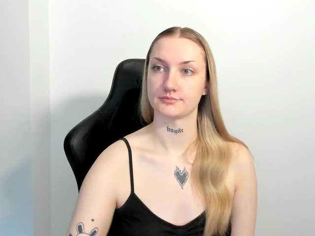 AlexaKisses live cam on BongaCams
