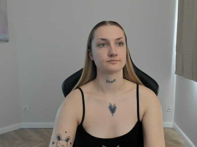 AlexaKisses live cam on BongaCams