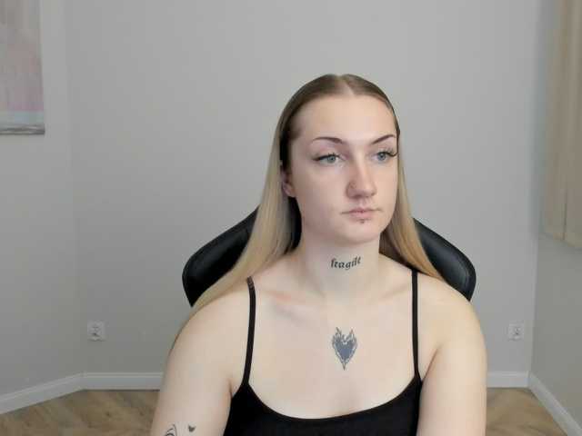 AlexaKisses