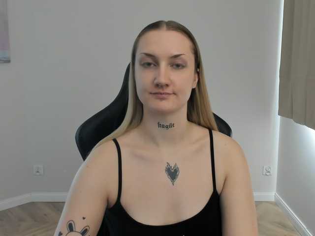 AlexaKisses live webcam show