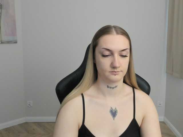 AlexaKisses live cam on BongaCams
