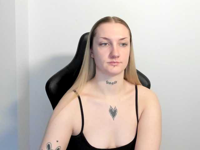 AlexaKisses live cam on BongaCams