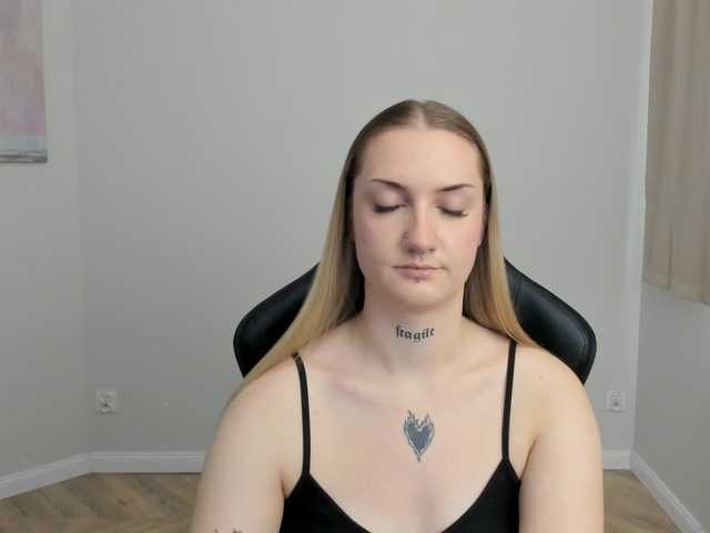 AlexaKisses live cam on BongaCams