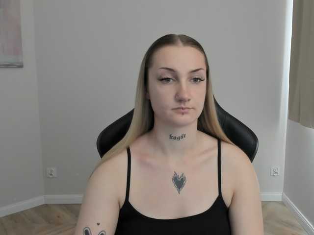 AlexaKisses live cam on BongaCams