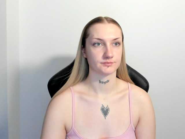 AlexaKisses live cam on BongaCams