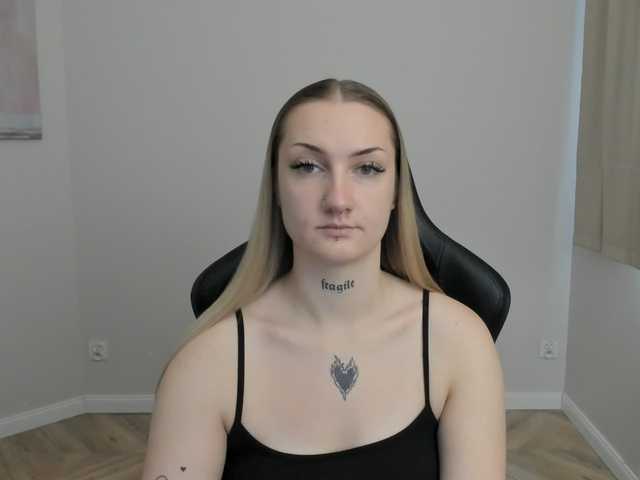 AlexaKisses