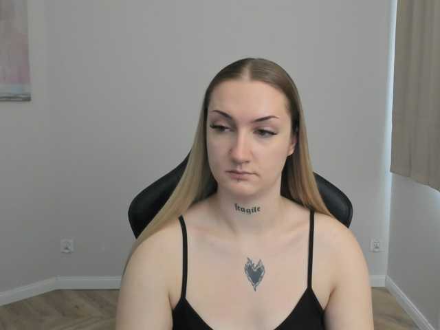 AlexaKisses live cam on BongaCams