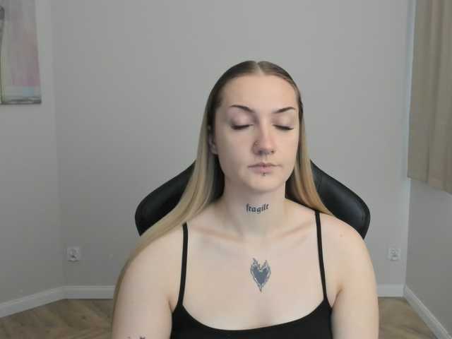 AlexaKisses live cam on BongaCams