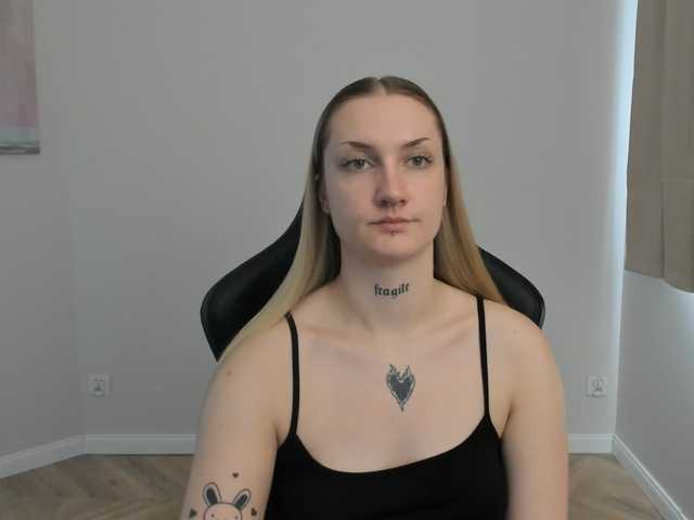 AlexaKisses live cam on BongaCams