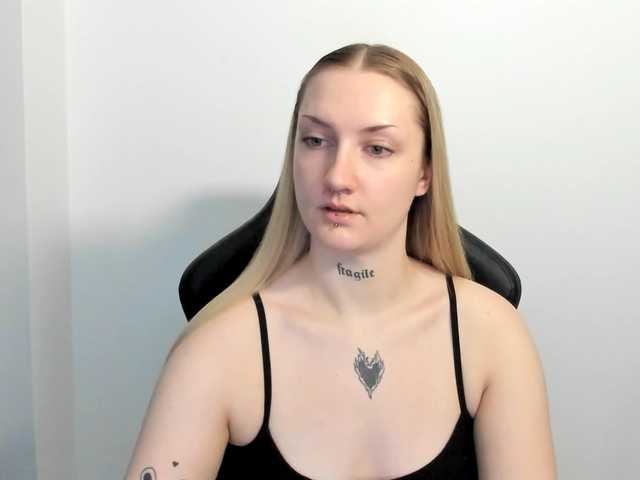 AlexaKisses live cam on BongaCams