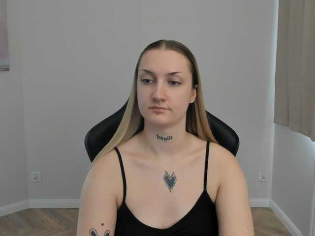 AlexaKisses live webcam show