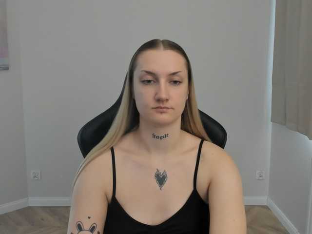 AlexaKisses live webcam show