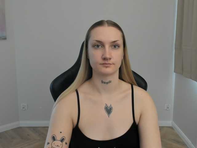 AlexaKisses live webcam show