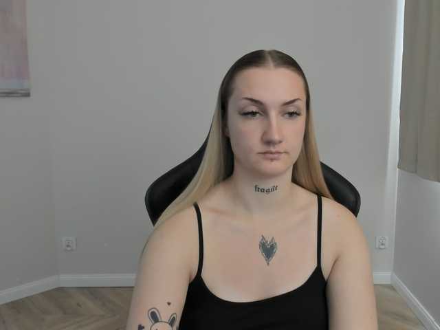 AlexaKisses live cam on BongaCams