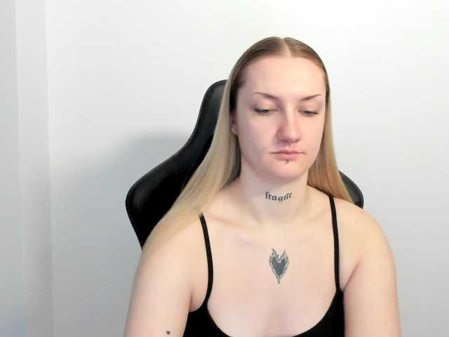 AlexaKisses live cam on BongaCams