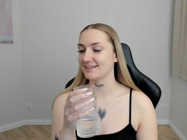 AlexaKisses