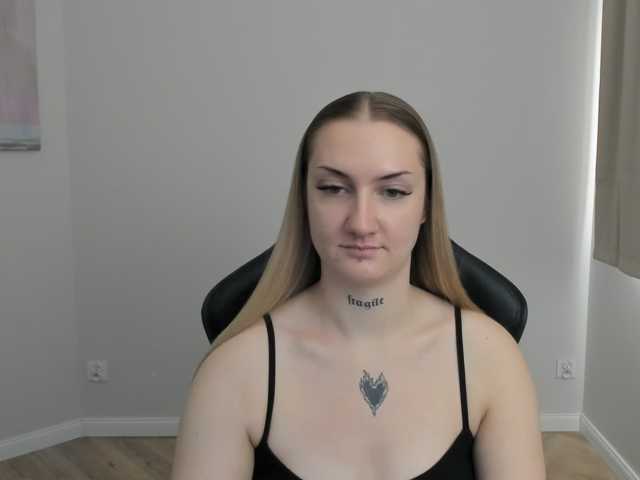 AlexaKisses live cam on BongaCams