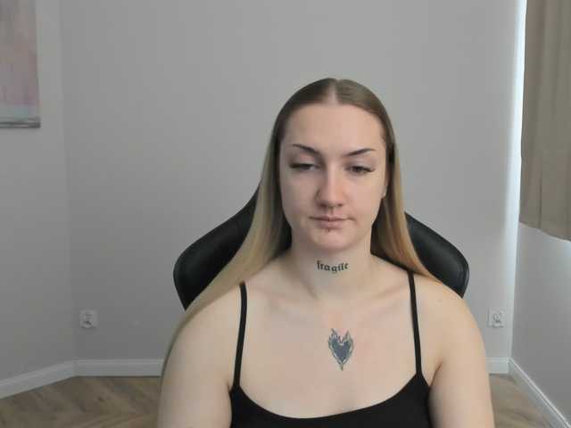 AlexaKisses live cam on BongaCams