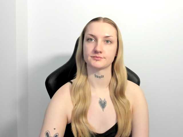 AlexaKisses