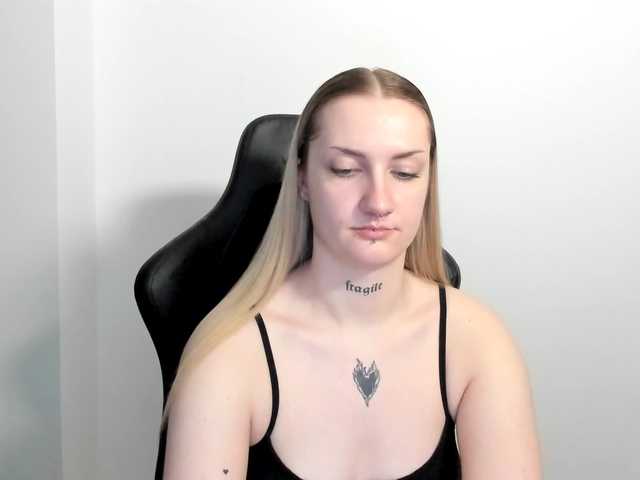 AlexaKisses webcam