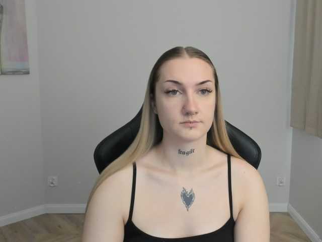 AlexaKisses live cam on BongaCams