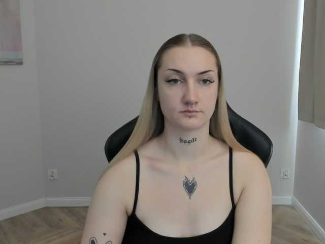 AlexaKisses live cam on BongaCams