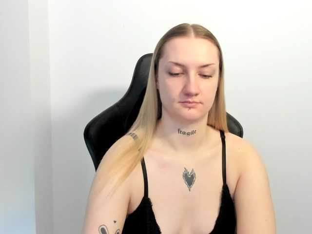 AlexaKisses
