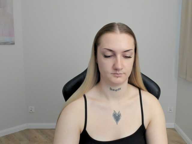 AlexaKisses live cam on BongaCams