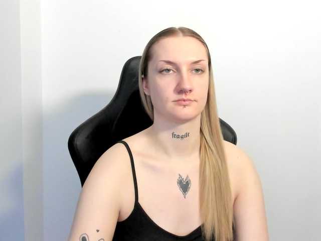 AlexaKisses live cam on BongaCams