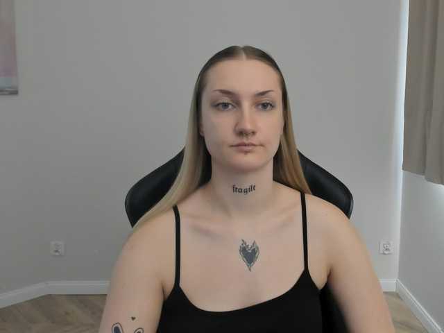 AlexaKisses live webcam show