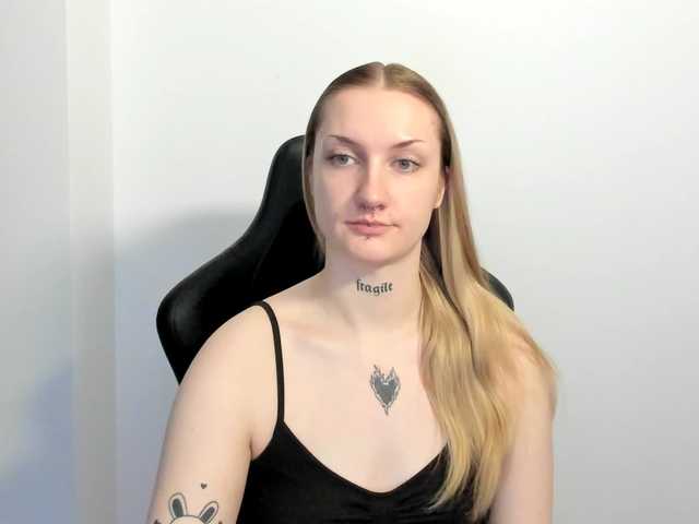 AlexaKisses live cam on BongaCams