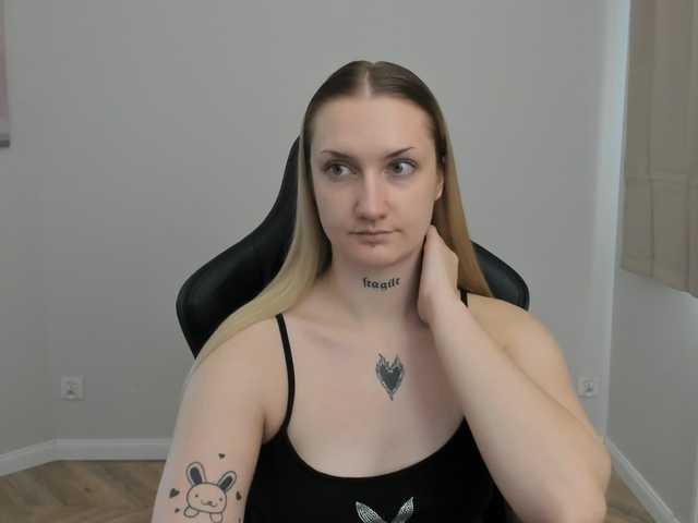 AlexaKisses live cam on BongaCams