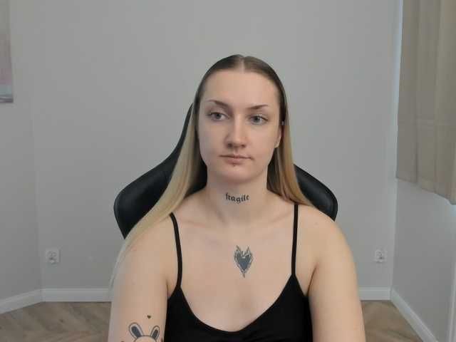 AlexaKisses live cam