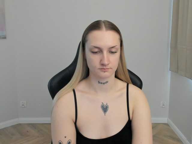 AlexaKisses live cam on BongaCams