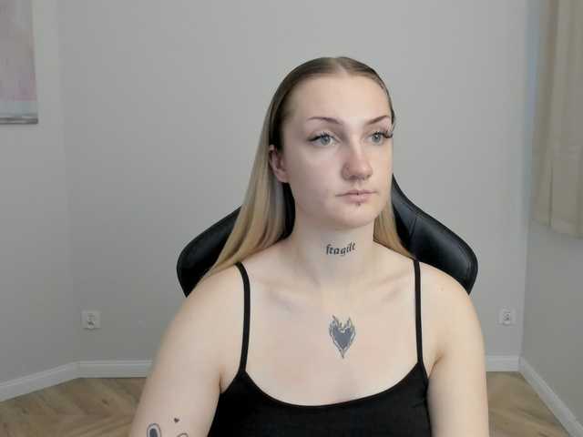 AlexaKisses live cam on BongaCams