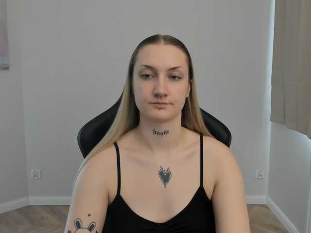 AlexaKisses live webcam show