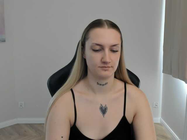 AlexaKisses live webcam show