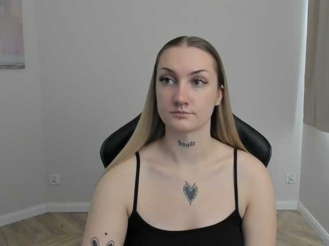 AlexaKisses