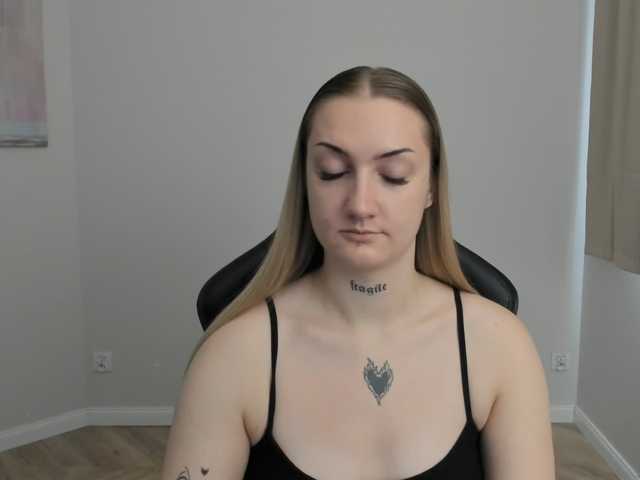 AlexaKisses live cam on BongaCams