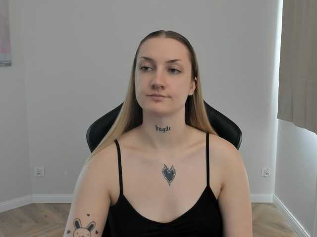 AlexaKisses live webcam show