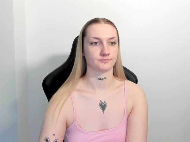 AlexaKisses webcam
