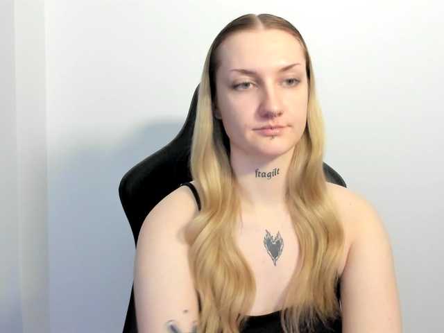 AlexaKisses live cam on BongaCams