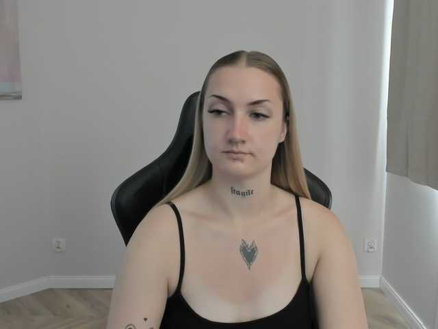 AlexaKisses live cam on BongaCams
