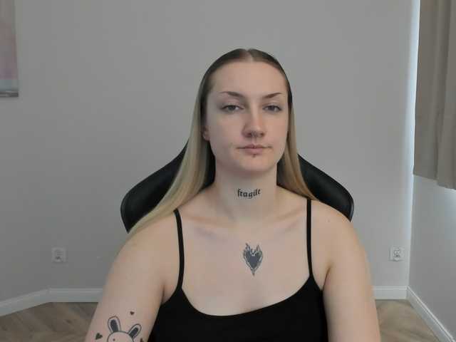 AlexaKisses live webcam show