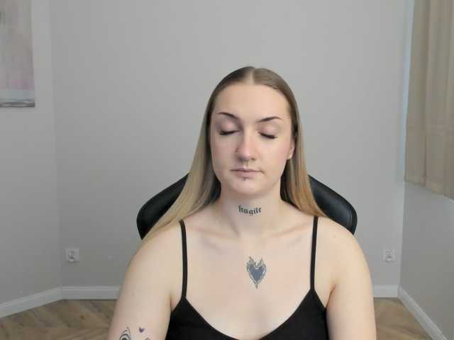 AlexaKisses