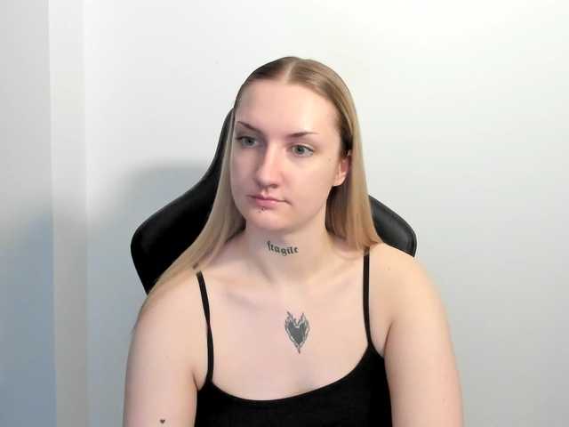 AlexaKisses webcam
