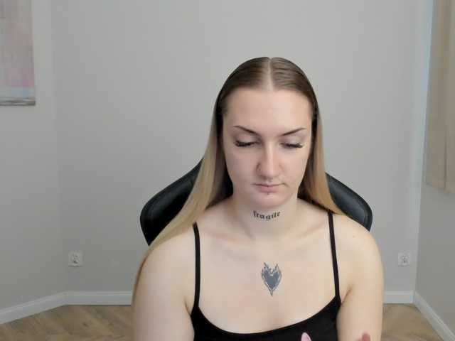 AlexaKisses live cam on BongaCams